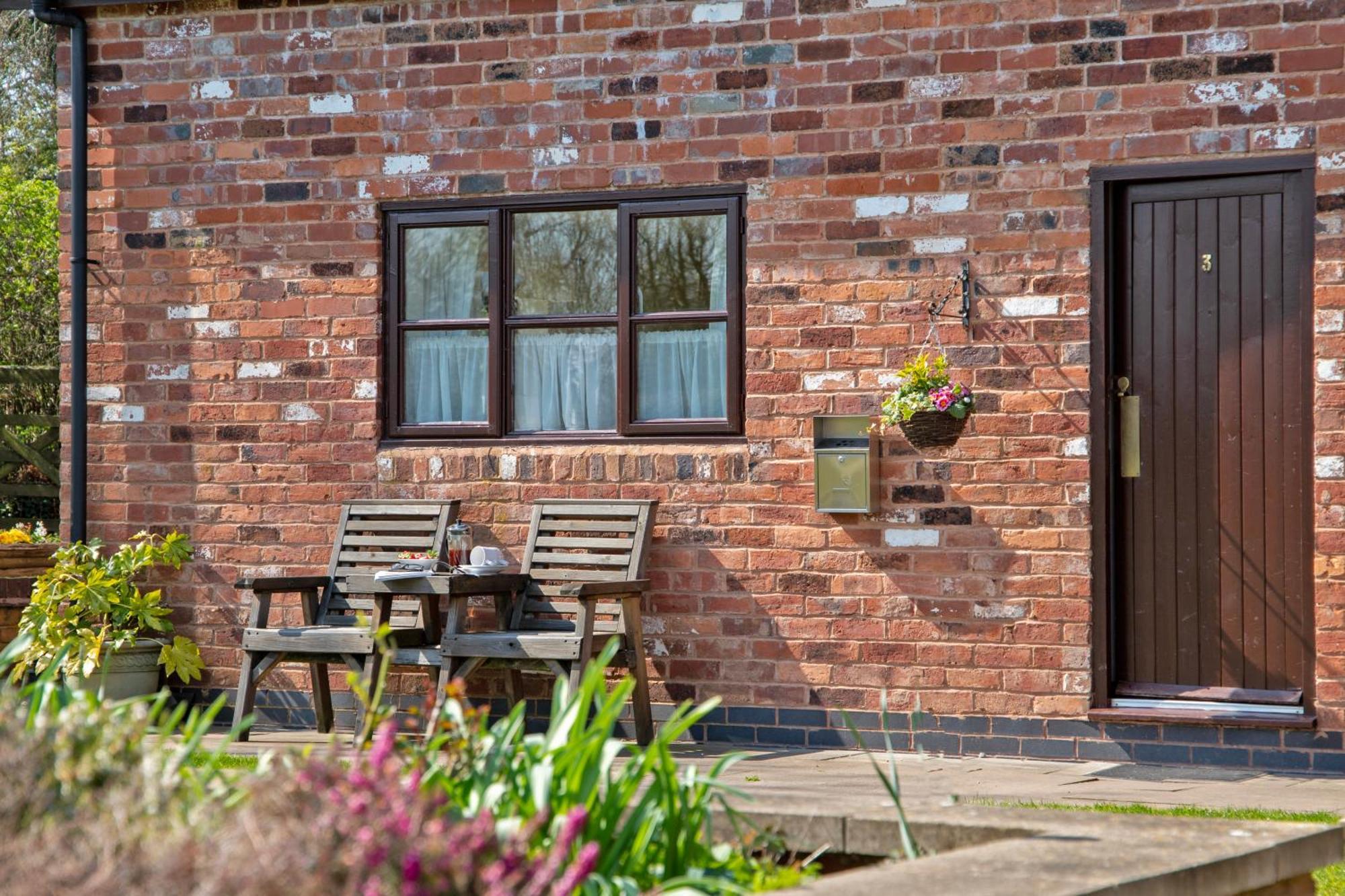 Charlie'S Cottage With Alpacas And 7Mins Drive To Alton Towers Denstone Esterno foto