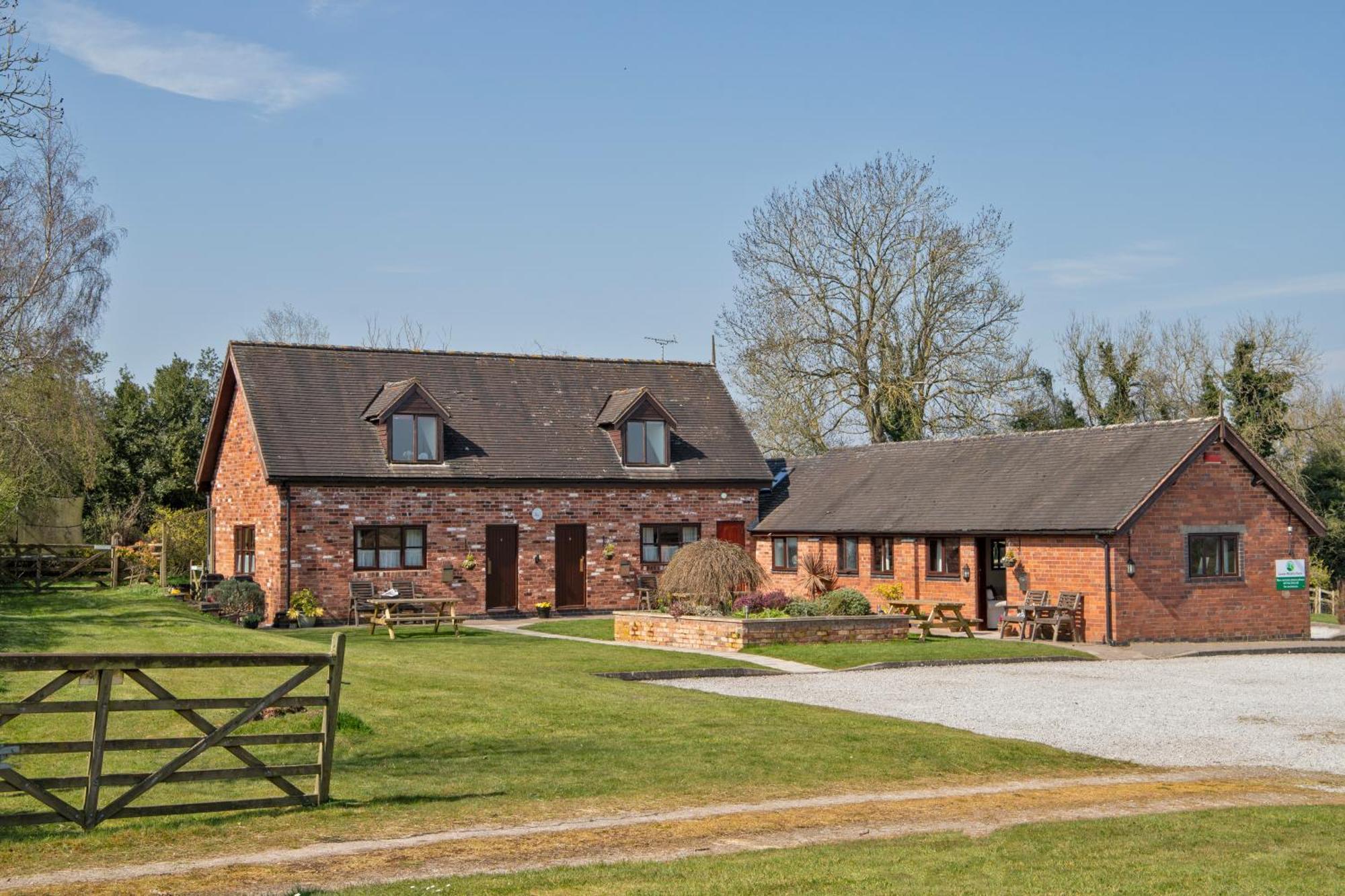 Charlie'S Cottage With Alpacas And 7Mins Drive To Alton Towers Denstone Esterno foto
