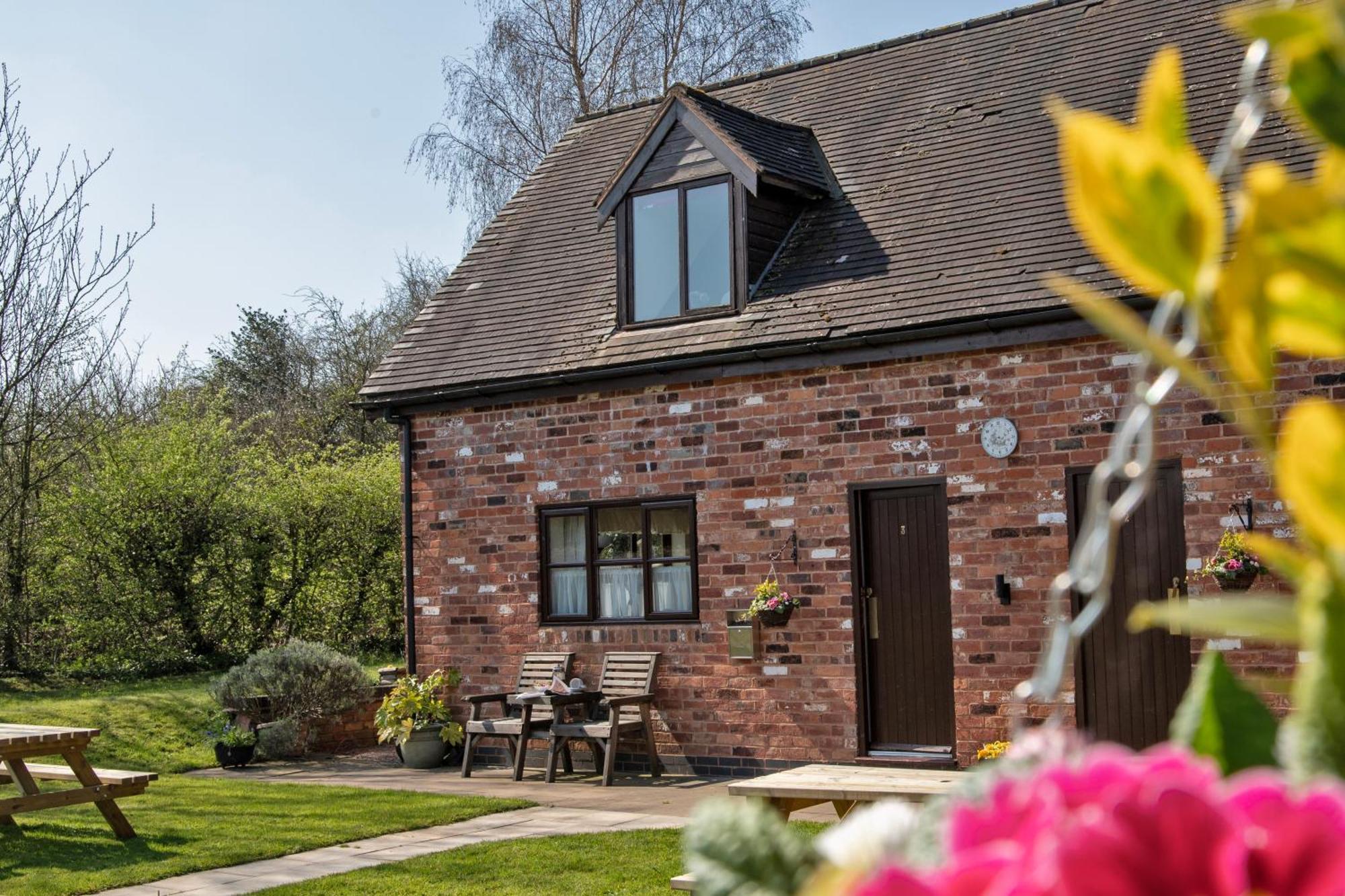 Charlie'S Cottage With Alpacas And 7Mins Drive To Alton Towers Denstone Esterno foto